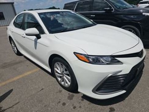 Used 2022 Toyota Camry LE FWD image 2