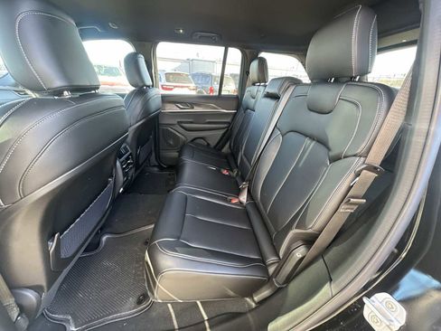 New 2025 Jeep Grand Cherokee Limited image 23