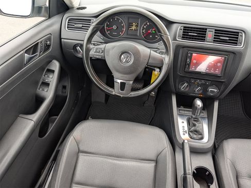 Used 2012 Volkswagen Jetta SE image 16