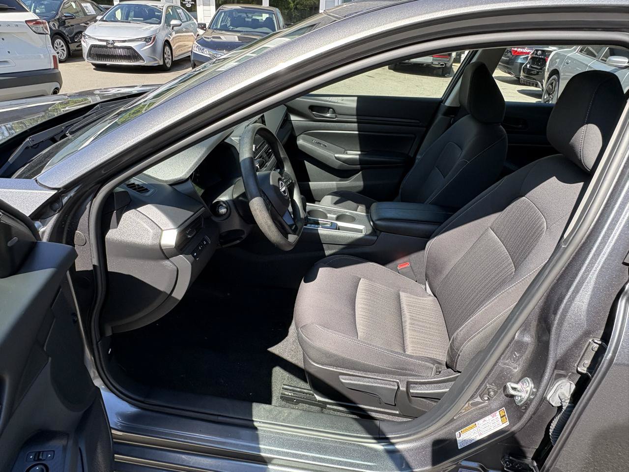 Used 2024 Nissan Altima 2.5 S FWD image 9