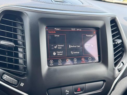 Used 2020 Jeep Cherokee Latitude Plus w/ Cold Weather Group AWD/4WD image 22