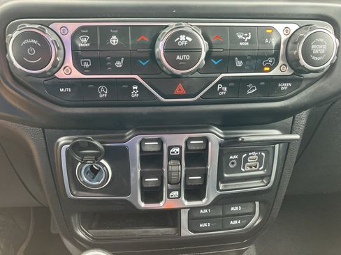 Used 2021 Jeep Wrangler Unlimited Sahara AWD/4WD image 19