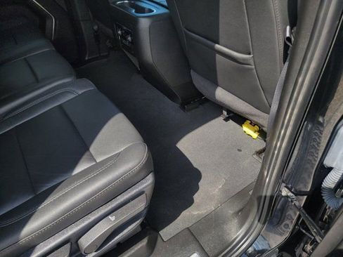 Used 2025 Chevrolet Suburban Z71 AWD/4WD image 11