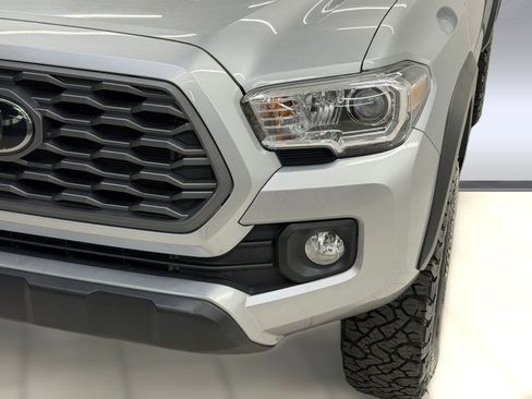 Used 2022 Toyota Tacoma TRD Off-Road w/ Technology Package AWD/4WD image 9