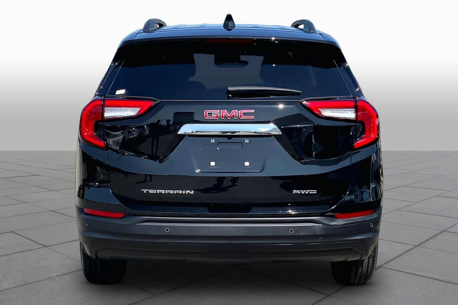 Used 2023 GMC Terrain SLE w/ Driver Convenience Package AWD/4WD image 5