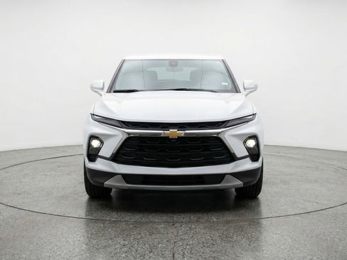 Used 2025 Chevrolet Blazer LT FWD image 2