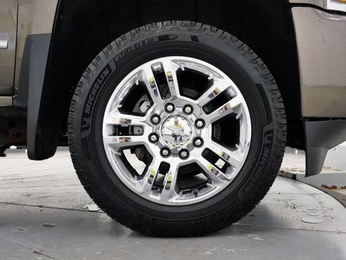 Used 2015 Chevrolet Silverado 2500 High Country w/ High Country Premium Package AWD/4WD image 34