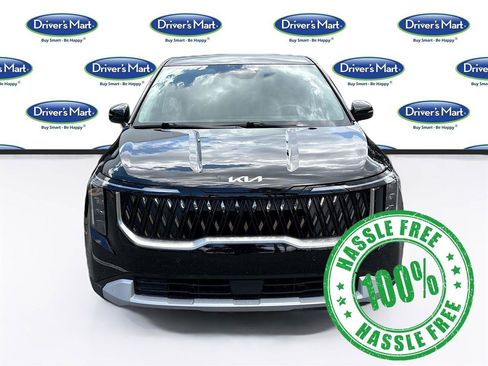 Used 2025 Kia Carnival FWD image 2