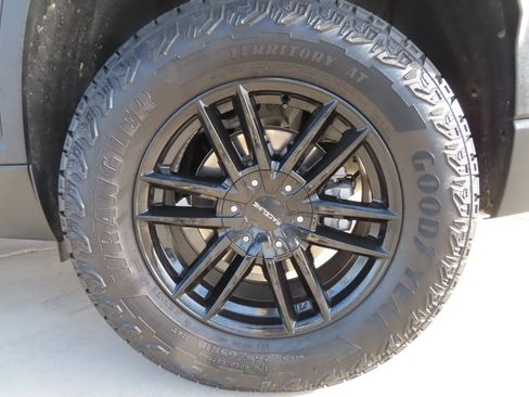 Used 2024 Chevrolet Traverse Z71 w/ Enhanced Driving Package image 6