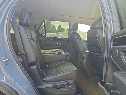 Used 2025 Honda Pilot Touring image 14