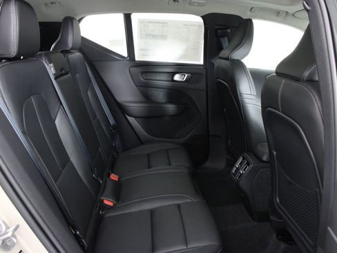 New 2026 Volvo XC40 B5 Ultra w/ Climate Package AWD/4WD image 11