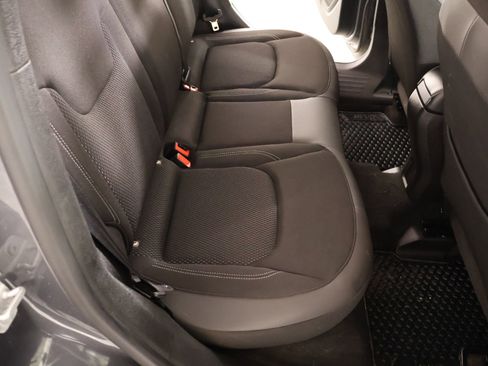 Used 2023 Jeep Renegade Latitude w/ Sun/Sound Group AWD/4WD image 15
