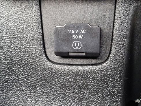 Used 2018 Jeep Wrangler Unlimited Sahara w/ Connectivity Group image 18