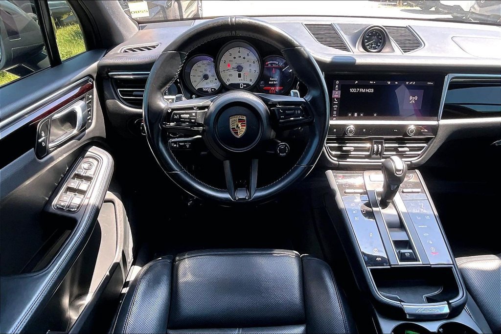 Used 2023 Porsche Macan Turbo AWD/4WD image 7