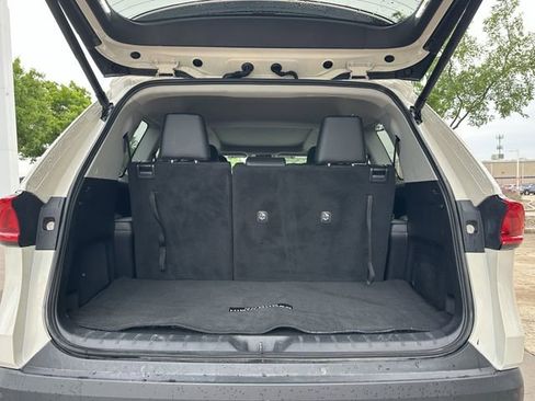 Used 2024 Toyota Grand Highlander AWD image 32