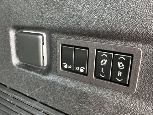 Used 2023 GMC Yukon XL Denali Ultimate AWD/4WD image 31