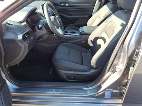 Used 2025 Nissan Altima 2.5 SV FWD image 14