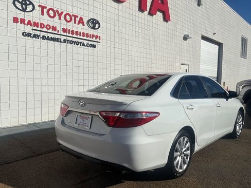 Used 2017 Toyota Camry SE image 5