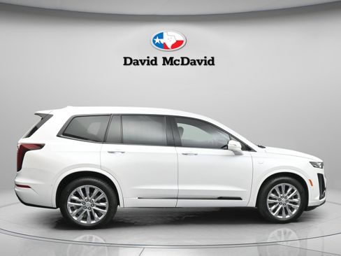 Used 2023 Cadillac XT6 Premium Luxury w/ Technology Package FWD image 9