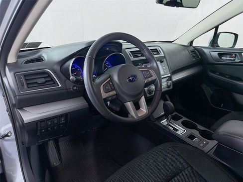 Used 2017 Subaru Outback 2.5i Premium image 9