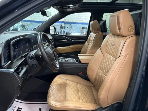 Used 2021 Cadillac Escalade ESV Premium Luxury AWD/4WD image 9