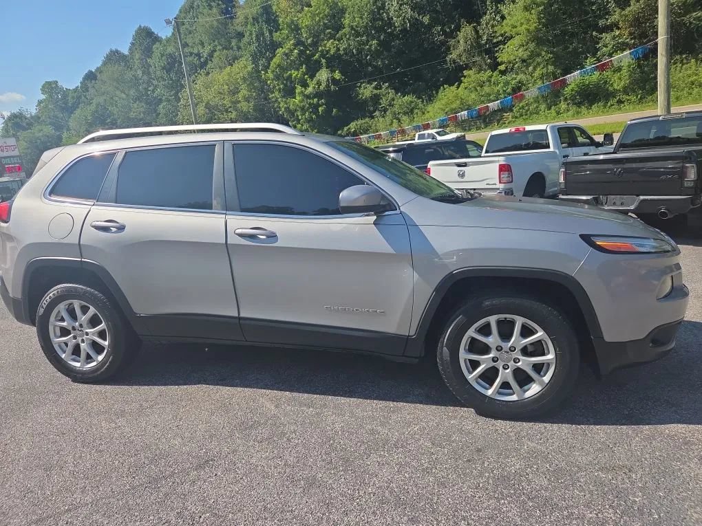 Used 2015 Jeep Cherokee Latitude AWD/4WD image 4