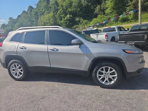 Used 2015 Jeep Cherokee Latitude AWD/4WD image 4