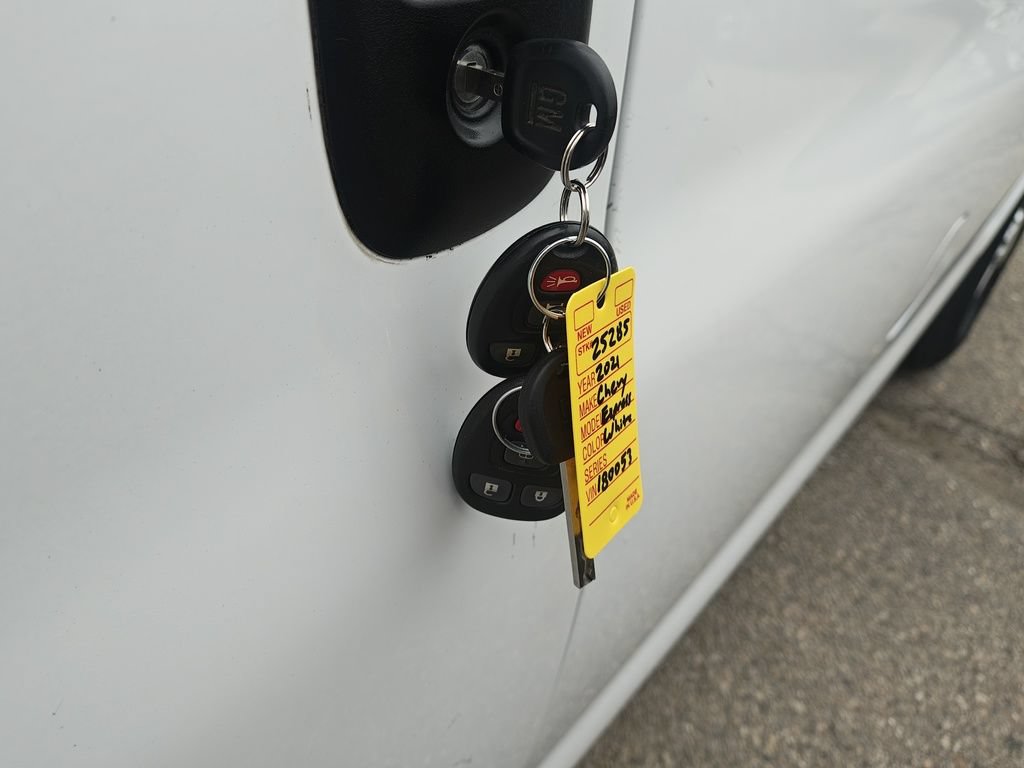 Used 2021 Chevrolet Express 2500 w/ Driver Convenience Package RWD image 5