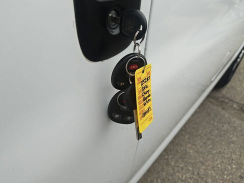 Used 2021 Chevrolet Express 2500 w/ Driver Convenience Package image 5