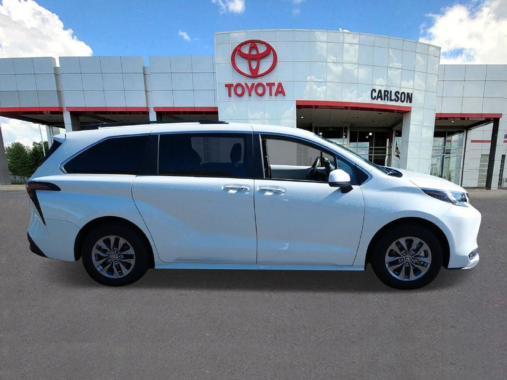 Certified 2026 Toyota Sienna XLE FWD image 4