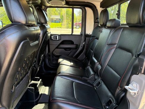 Used 2021 Jeep Gladiator Rubicon w/ Cold Weather Group AWD/4WD image 12