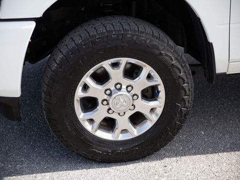 Used 2024 RAM 2500 Laramie AWD/4WD image 10