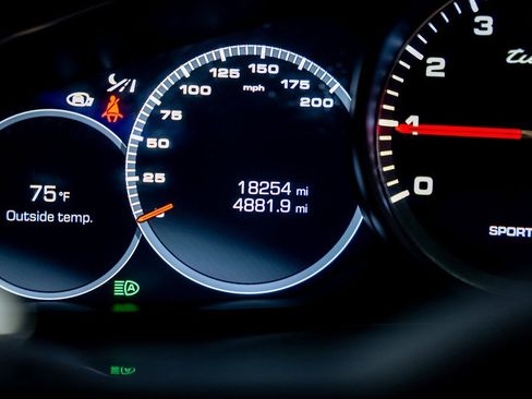 Used 2021 Porsche Cayenne Turbo image 46