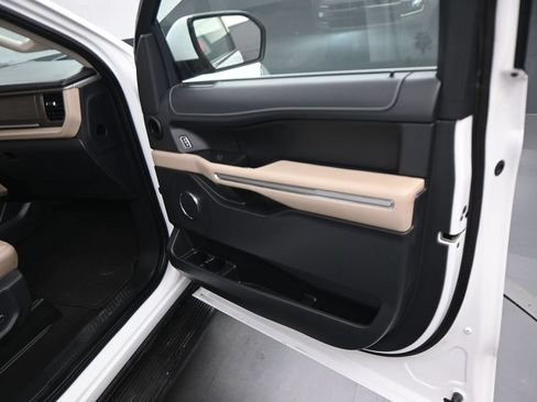 Used 2024 Ford Expedition Limited RWD image 15