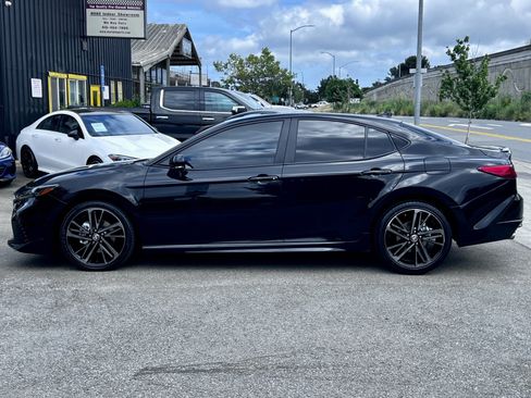 Used 2025 Toyota Camry XSE FWD image 9