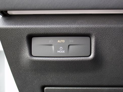 New 2026 Volkswagen Tiguan SE AWD/4WD image 14