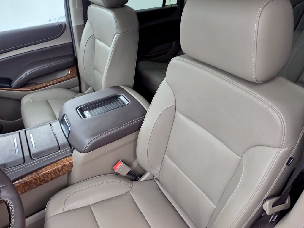 Used 2020 Chevrolet Suburban Premier w/ Premier 6.2L Value Package AWD/4WD image 11