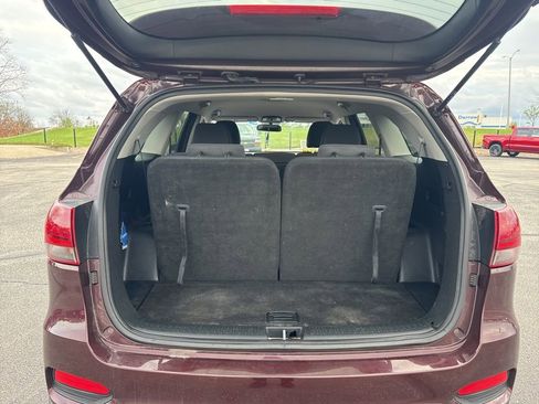 Used 2020 Kia Sorento LX image 7