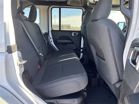 Used 2024 Jeep Wrangler Unlimited Sahara image 17
