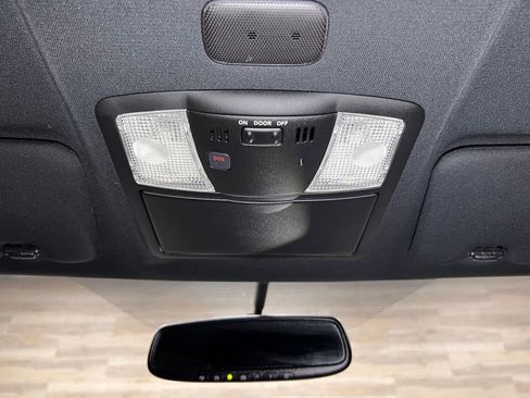 Used 2019 Nissan GT-R Premium w/ Premium Interior Package image 18