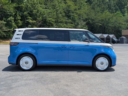Used 2025 Volkswagen ID. Buzz 1st Edition RWD image 10