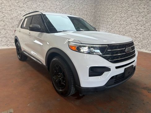 Used 2021 Ford Explorer XLT AWD/4WD image 9