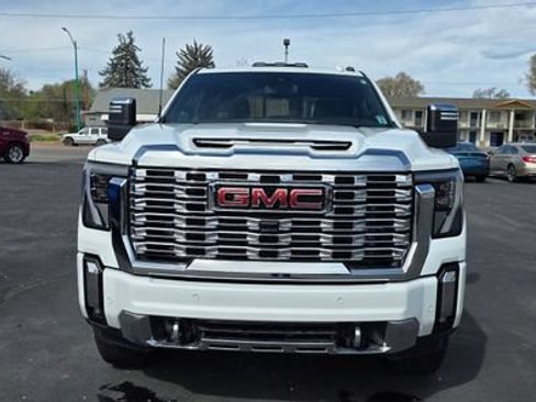 Used 2025 GMC Sierra 3500 Denali AWD/4WD image 4
