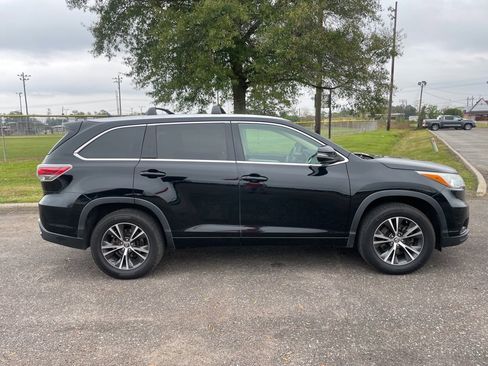 Used 2016 Toyota Highlander XLE image 8