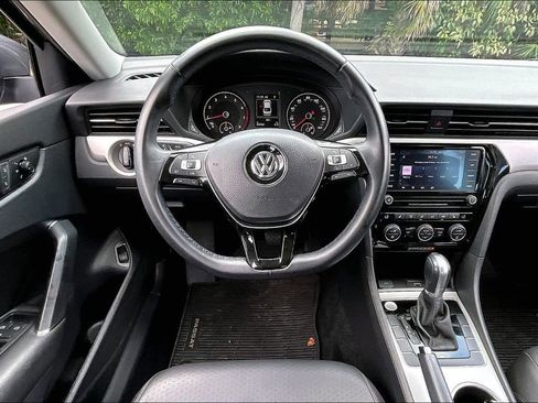 Certified 2020 Volkswagen Passat 2.0T SE FWD image 19