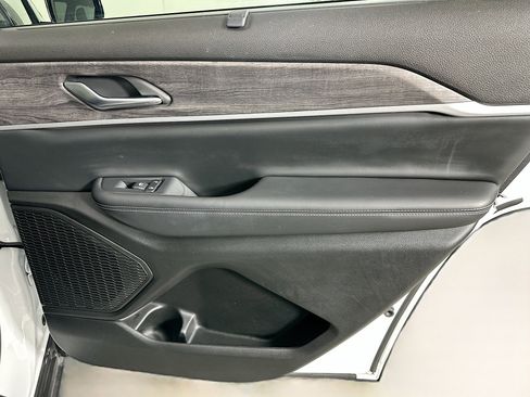 Used 2023 Jeep Grand Cherokee L Limited w/ Luxury Tech Group II image 32