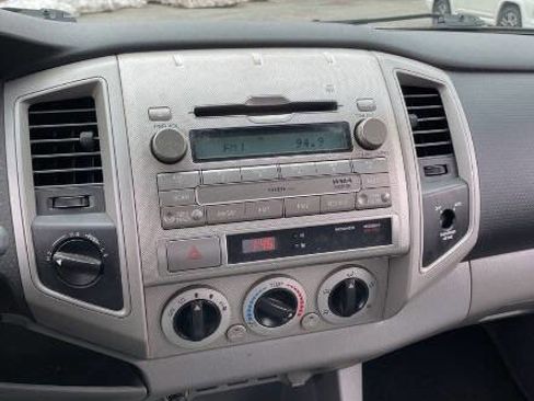 Used 2011 Toyota Tacoma 4x4 Access Cab V6 w/ TRD Off-Road Pkg image 13