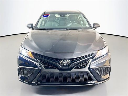 Used 2023 Toyota Camry SE image 2