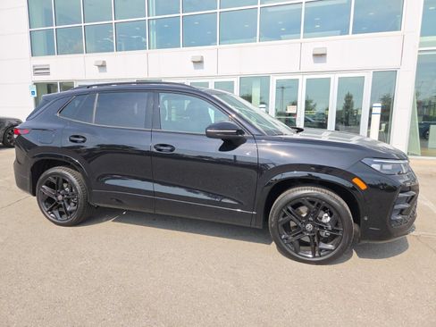 Certified 2026 Volkswagen Tiguan SE R-Line AWD/4WD image 3