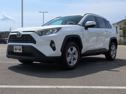 Used 2019 Toyota RAV4 XLE FWD image 8